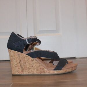 NWT Toms Clarissa Black Textile with cork Wedge Women Size 11